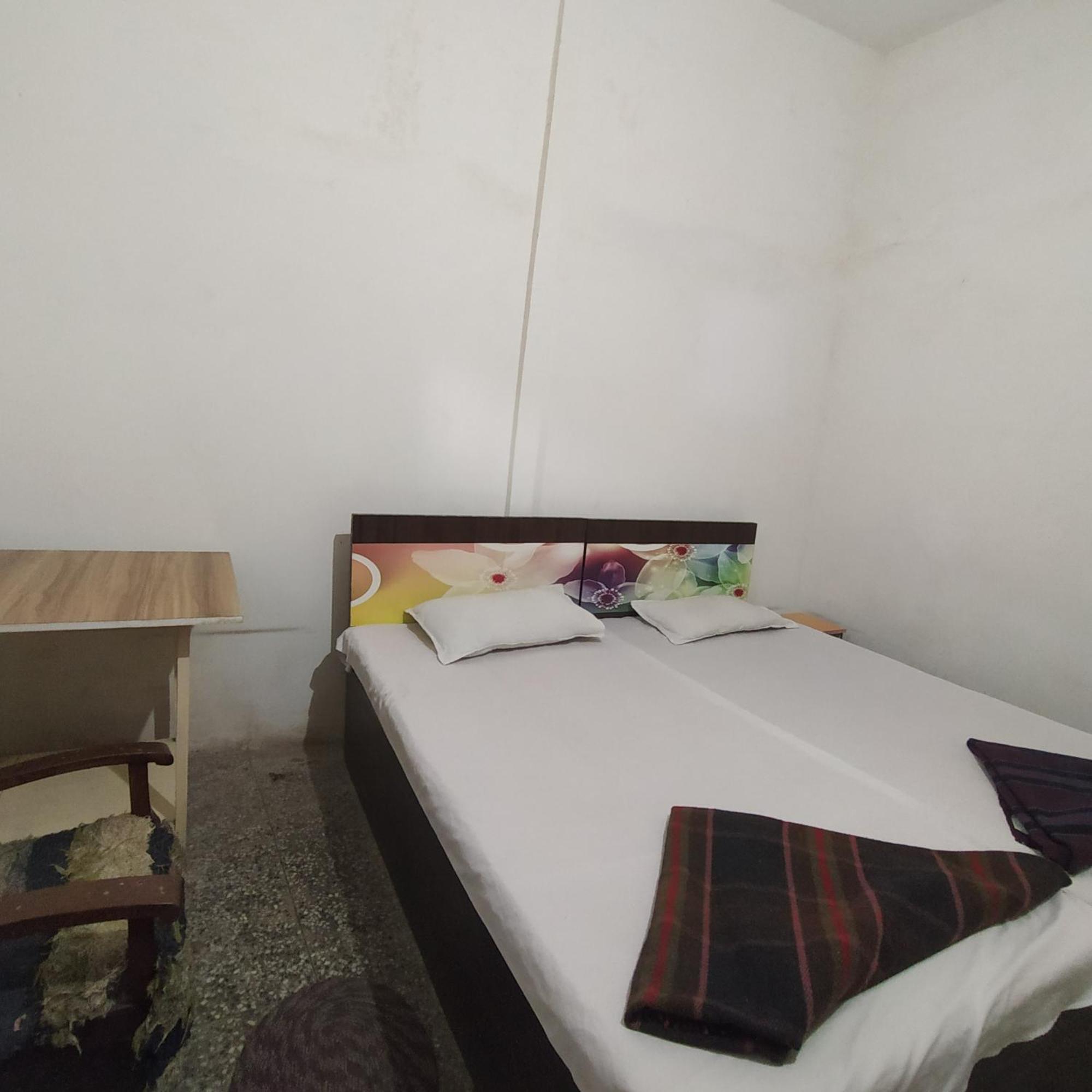 International Hotel In 戈勒克布尔 外观 照片
