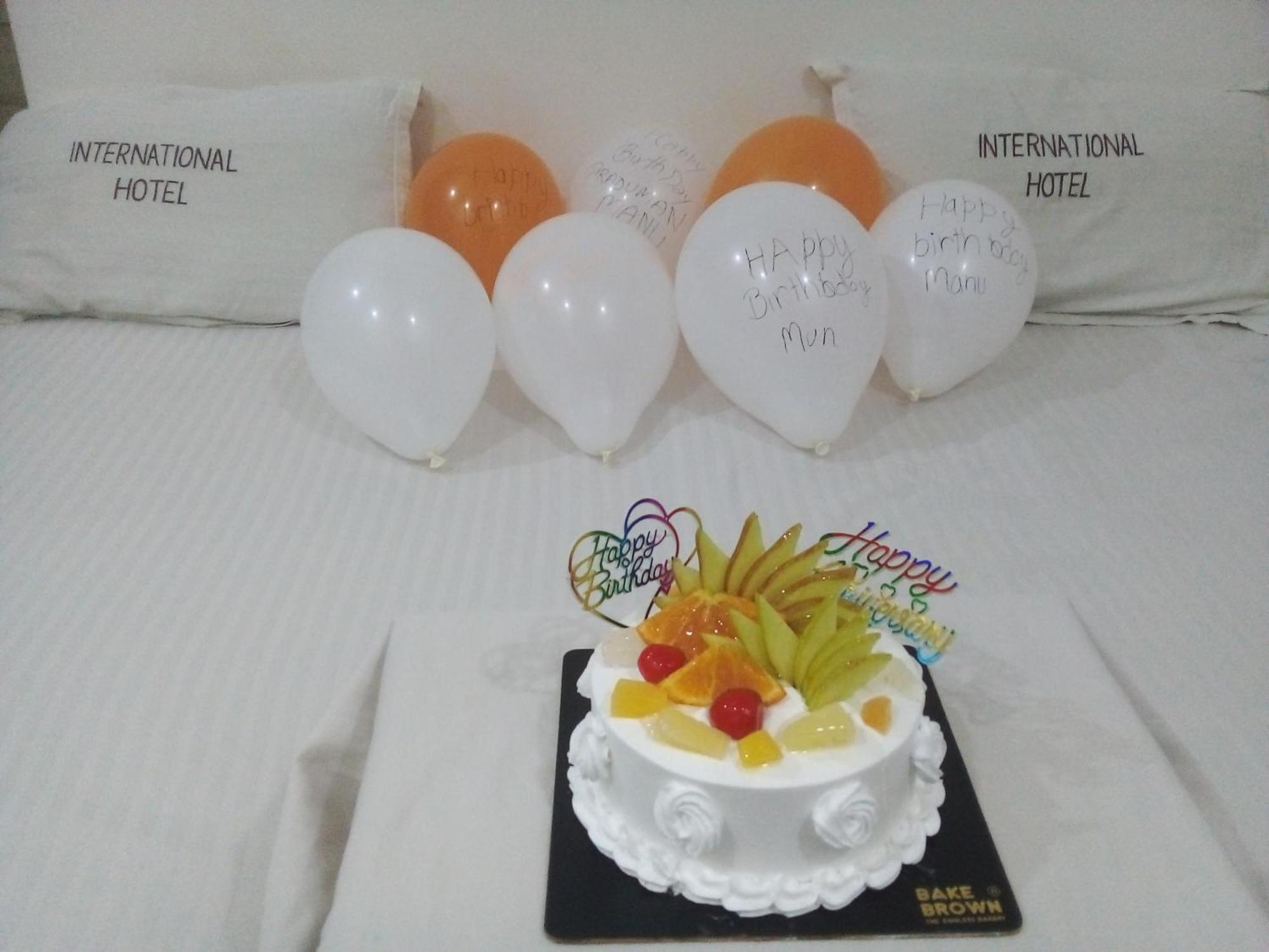 International Hotel In 戈勒克布尔 外观 照片