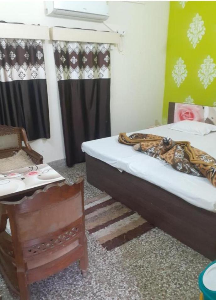 International Hotel In 戈勒克布尔 外观 照片