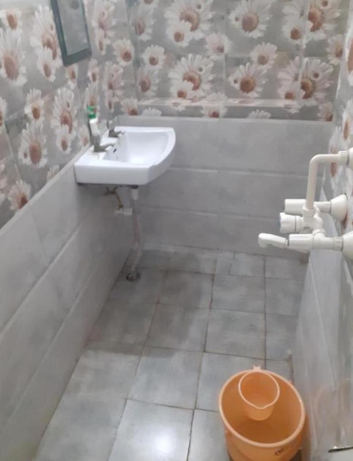 International Hotel In 戈勒克布尔 外观 照片