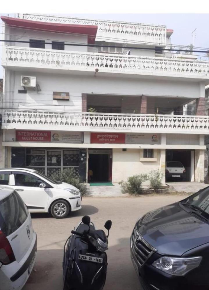 International Hotel In 戈勒克布尔 外观 照片