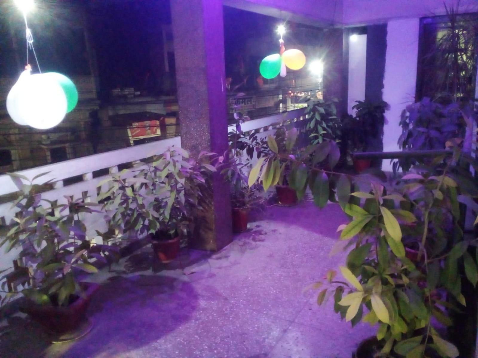 International Hotel In 戈勒克布尔 外观 照片